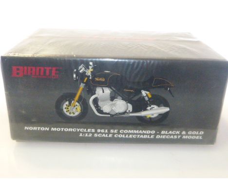 Biante 1:12 scale diecast model of a Norton 961 SE Commando motorcycle, boxed