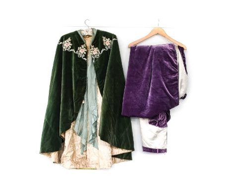 Late 19th Century Green Velvet Cape, with silk floral appliques, green silk pleated neck trim, figured cream silk lining,LIbe