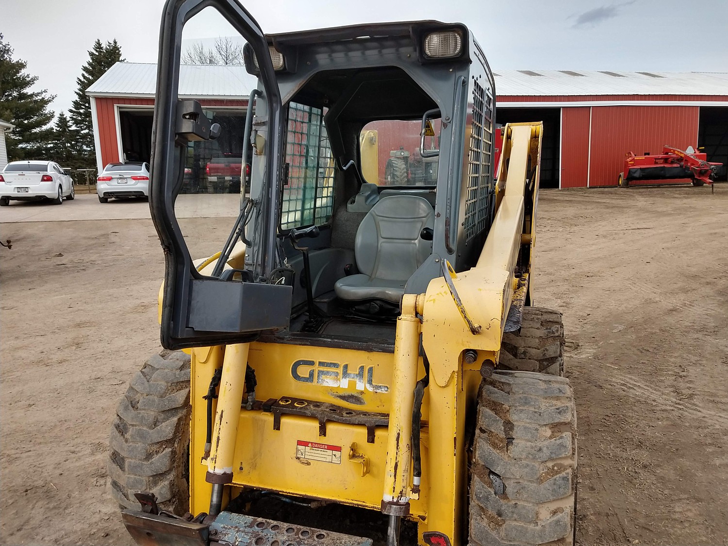 Gehl 5640 Skid Steer, ESeries, Turbo, 2spd., Cab, Hydro Loc, Aux. Hyd
