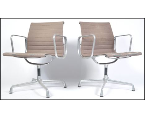 Charles &amp; Ray Eames - Vitra - EA 107 - Aluminium Group - A pair of retro vintage swivel desk / lounge chairs / armchairs 