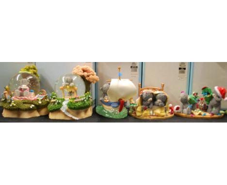 A collection of boxed Me To You Ceramic bears to include Summer Sunshine 653 / 1500, Spring Blossom 943 /1500, Just The Two O