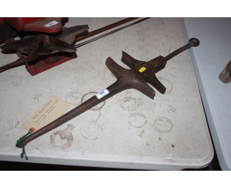 A horse drawn carriage adjustable hub and collet wheel spanner