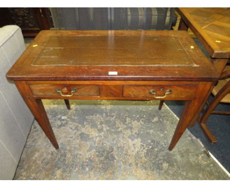 A 19TH CENTURY MAHOGANY TWO DRAWER SIDE TABLE WITH LEATHER TOP W-98 CM