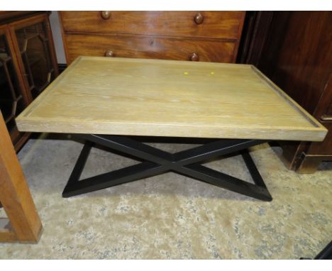 A MODERN LOW LINED COFFEE TABLE H-40 W-110 CM