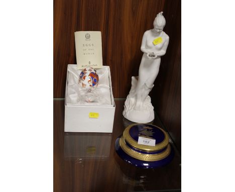 A BOXED ROYAL CROWN DERBY CERAMIC EGG WITH STAND, TOGETHER WITH A ROYAL DOULTON FIGURINE ETC (3)