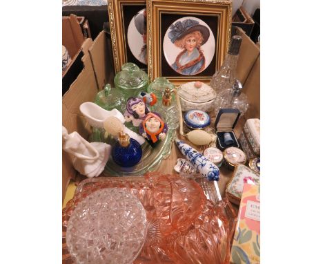 A TRAY OF ASSORTED GLASS AND COLLECTABLES TO INCLUDE FACEPOTS, LIMOGES, VARIOUS CERAMIC PILL BOXES ETC