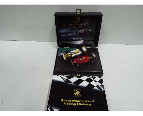 SCR - Car set in 1:32 scale. Great moments in racing history. Limited Edition 155 of 770. # 900 104. 2 x Cars in wooden prese