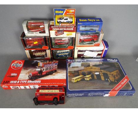 EFE - Corgi - Dinky - A collection of 10 x boxed diecast vehicles and 2 x boxed model kits including a limited edition Corgi 