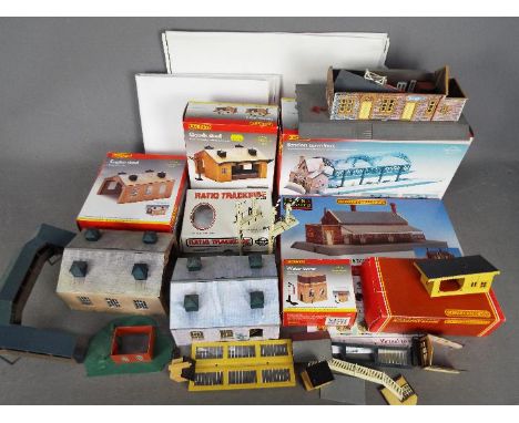 Hornby - A mixed lot of pre built 00 gauge trackside buildings which are now in need of repairs including # R8009 Station Ter