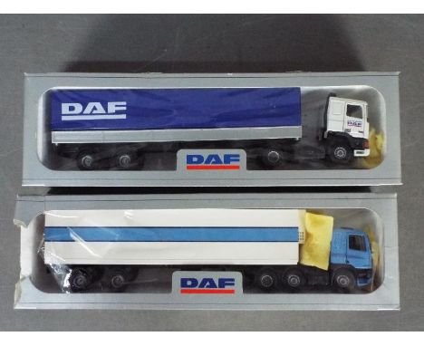 Tekno - 2 x boxed DAF trucks in 1:50 scale. The blue and white trailer has a broken rear door hinge. Both models appear other