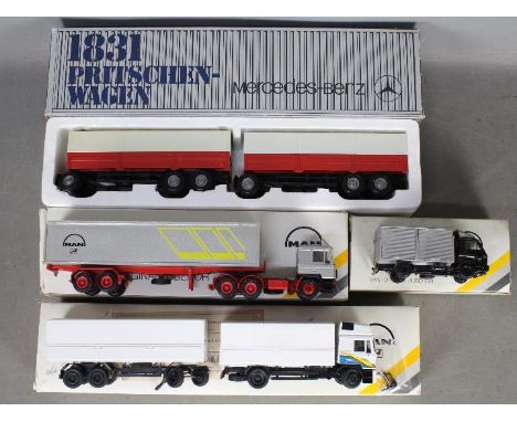 Conrad - Cursor - A collection of trucks including # 4113 MAN F2000 truck and trailer in 1:50 scale, # 4120 MAN articulated b