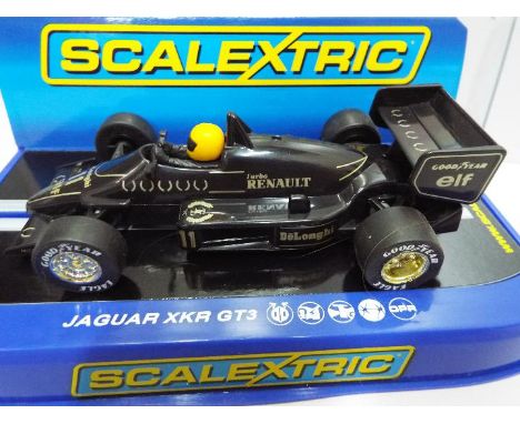 Scalextric - Slot Car model in 1:32 Scale - Formula Renault. Incorrect box. Appears mint in presentation case. Light storage 