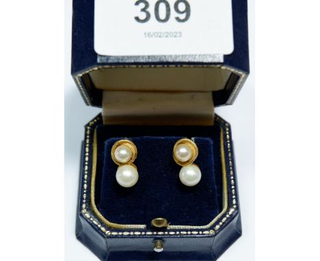 Two 9 carat gold and pearl pairs of earrings 