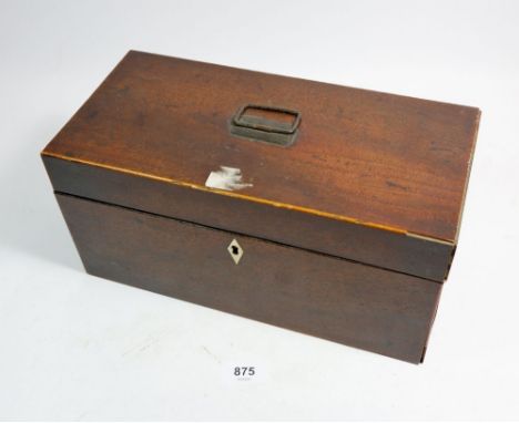 A Georgian mahogany tea caddy with steel handle and two tea caddies within, 30 x 14 x 15cm 