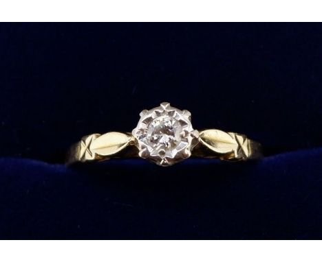 An 18 carat gold and platinum illusion set diamond ring, size L to M, 3g