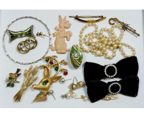 A box of vintage costume jewellery including robin enamel and marcasite brooch 