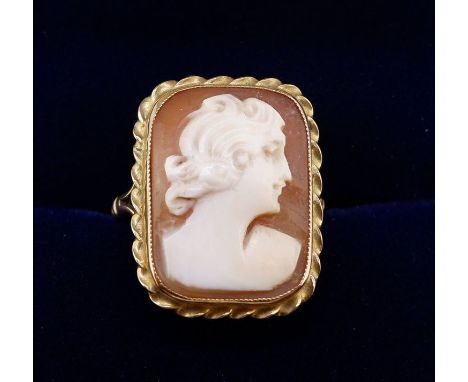 A 9 carat gold cameo ring, 2.8g, size I 