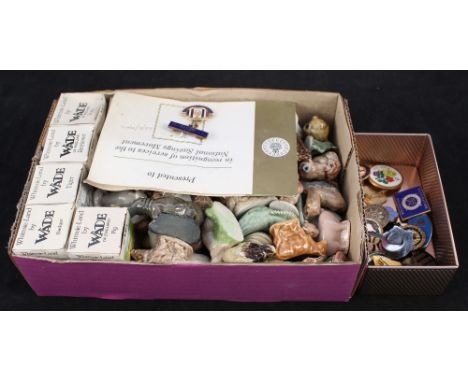 Various Wade Whimsies (some boxed) plus enamel badges