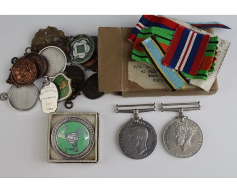 Isle of Man T.T. Races Competitor, collection of medals and badges to Pilot Officer G.W.Robinson comprising - Qualified Start