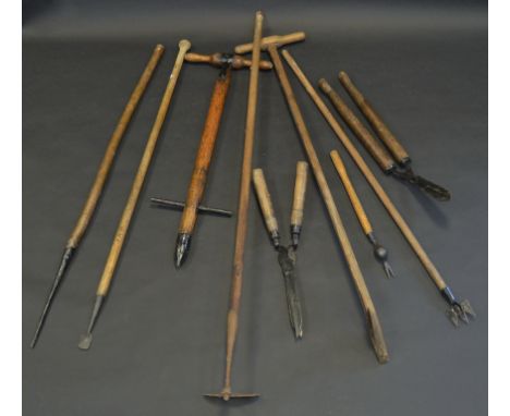 Horticultural Tools - a Victorian elm potato setting peg, turned T-shaped handle, 95cm long; hoes; shears; etc (9)