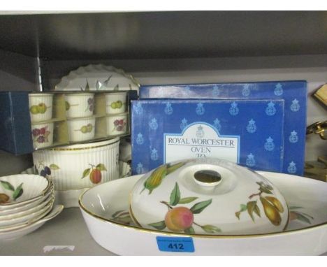 A quantity of Royal Worcester Evesham tableware 