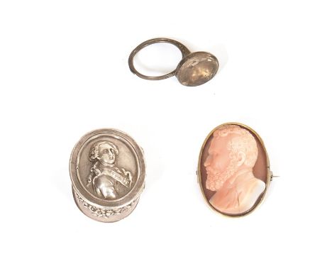 A group of jewellery/objects of vertu Comprising: an intaglio ring of a lady, together with a gold cameo brooch of a bearded 