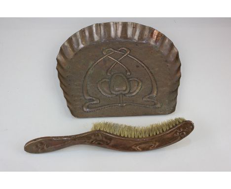 An Arts and Crafts copper crumb sweep, tray and brush with embossed decoration, 25cm