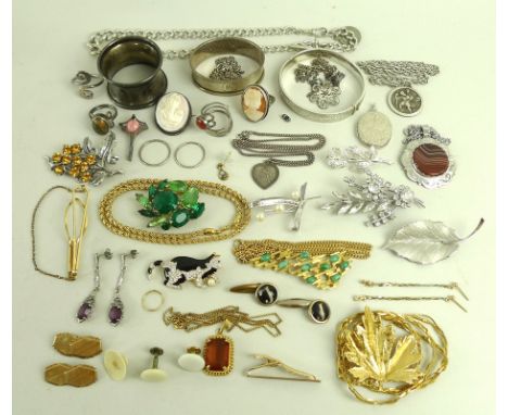 A group of silver jewellery, including a silver Albert with 'T' bar, silver brooches, rings, pendants, child's bangle and a s