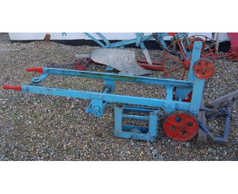 VINTAGE HEAVY DUTY SACK LIFTING  HOIST BARROW ON OLD ORIGINAL IRON WHEELS 
