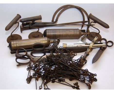 BOX OF COLLECTORS VINTAGE ITEMS TO INCLUDE SURVEYORS CHAIN, TWO THATCHING NEEDLES, EARLY CURLING IRONS, LARGE TAILORS SCISSOR