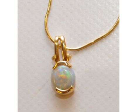 18CT AUSTRALIAN OPAL PENDANT ON 18CT GOLD SOLID LINK CHAIN, OPAL MEASURES 9MM X 10MM APPROX 