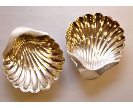 A PAIR OF SILVER SHELL SALTS, SHEFFIELD ASSAY