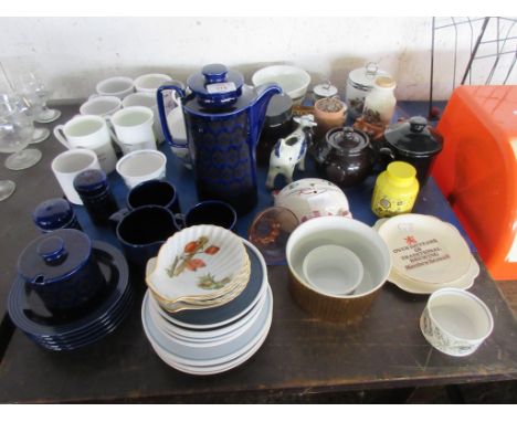 QUANTITY OF HOUSEHOLD CERAMICS INCLUDING ROYAL WORCESTER SHELL DISHES ETC