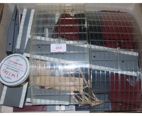 A Tri-ang/Hornby R.5083 Terminus/Through station composite kit in original box