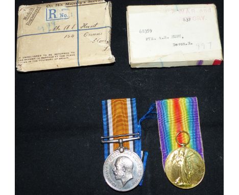Devonshire Regiment WWI pair to 68359 Pte Albert Hunt Devon R, with box of issue