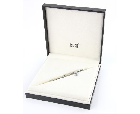 Mont Blanc Meisterstuck LeGrand Solitaire Barley sterling silver fountain pen with an 18 ct gold nib, herringbone pattern cas