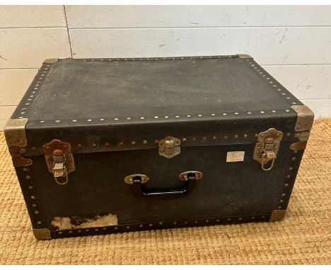 A vintage blue travel trunk with metal corners, studded detail and central handle (28cm x 58cm x 38cm)