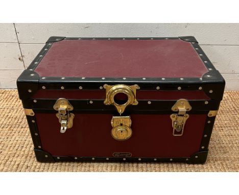 A medium travel tuck box steamer trunk (H29cm W51cm D32cm)