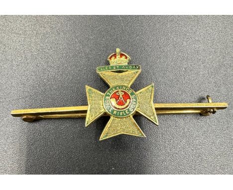 The Kings Royal Rifle Corps 9ct gold and enamel sweetheart brooch, approximate total weight 4g 