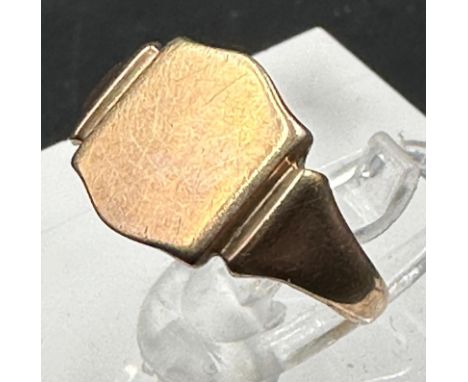 A small 9ct gold signet ring, approximate total weight 1.8g