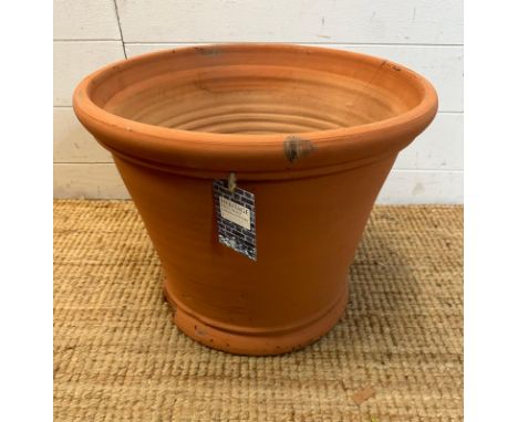 A circular tapering terracotta planter (H36 Dia45cm)