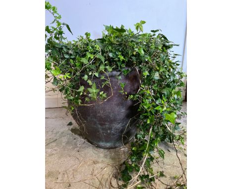 A copper garden planter with roll lip (H56cm Dia55cm)