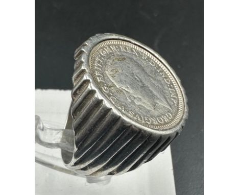 A 1927 three pence George V silver coin ring 