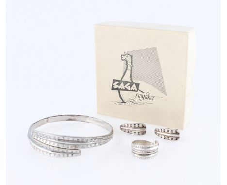 A suite of David Andersen Saga jewellery, comprising a bangle, a ring, a pair of clip earrings, all of matching design, all s