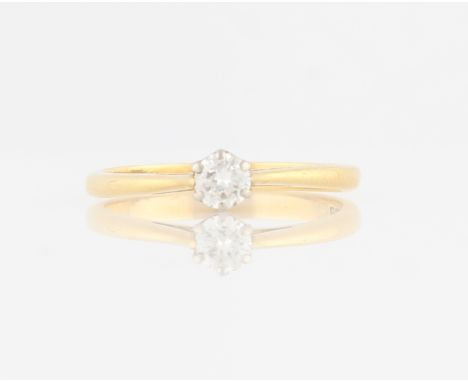 A hallmarked 18ct yellow gold diamond solitaire ring, set with a round brilliant cut diamond, measuring approx. 0.20ct, ring 