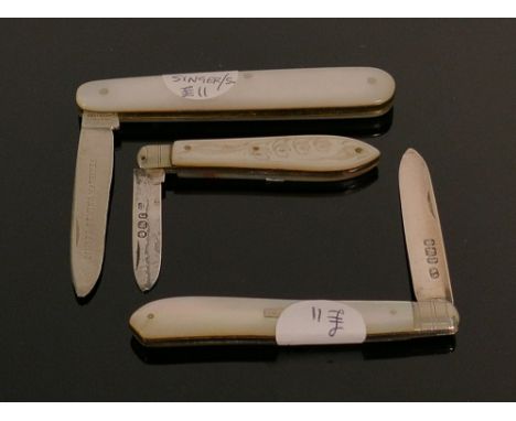 Three vintage penknives; comprising two with Silver blades and one marked Singers. (3) 