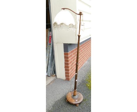 Early 20th Century Oak Extending Standard lamp: with shade 