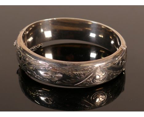 Silver ornate ladies bangle, 26.4g: 