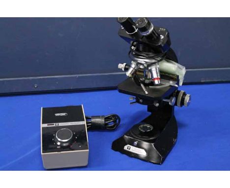 VICKERS INSTRUMENTS LIGHT MICROSCOPE
in black coated metal with 40x magnification, with graticule, also with individual grati