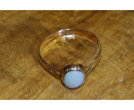 18 carat gold opal ring